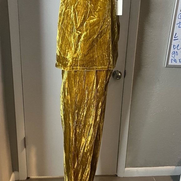 NWT Paparazzi Biz gold velvet pant suit blouse and pants - Picture 13 of 15